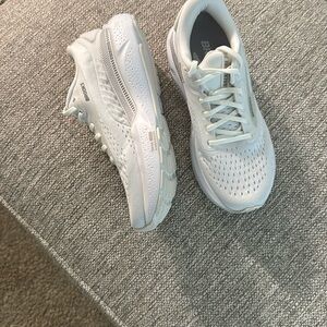 Brooks Women’s White Running Shoes